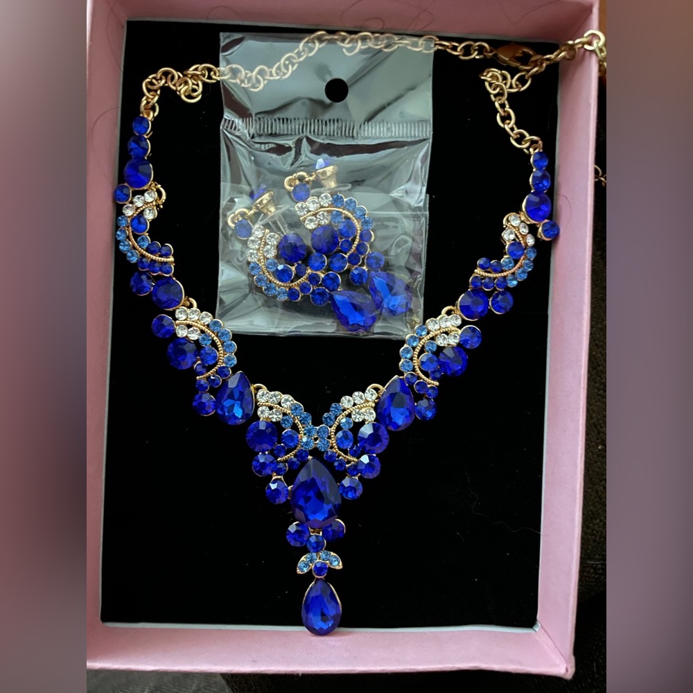 Necklace and earring set